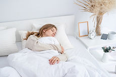 How Bed Sheets, Pillowcases, and Duvet Covers Work Together to Regulate Sleep Temperature